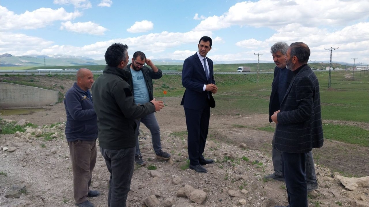 Selim Belediye Başkanı Barış Koç, kolları sıvadı