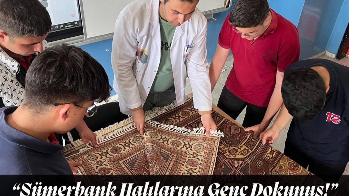 Kars’ta gençlerden kültürel hazineye can! “Sümerbank Halılarına Genç Dokunuş!”