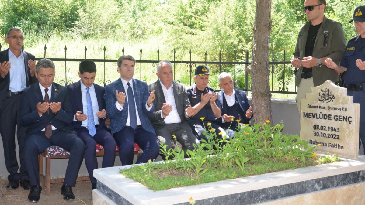 Solingen faciasında hayatını kaybedenler kabirleri başında anıldı
