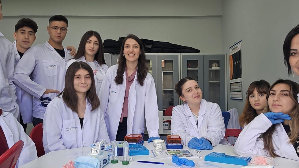 Kars Özel Çelik Başarı Koleji'nde biyoteknoloji eğitimiyle geleceğin bilim insanları yetişiyor