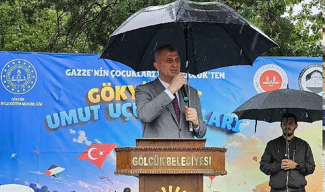 Gölcük'te yüzlerce kişi yağmur altında Filistin için tek yürek oldu