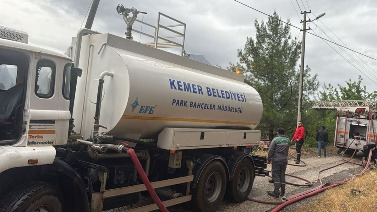 Kemer’de ev yangını