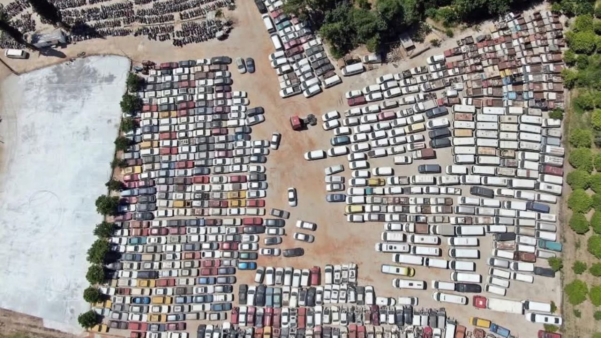 Antalya’da Yediemin Otoparkları araç mezarlığına döndü