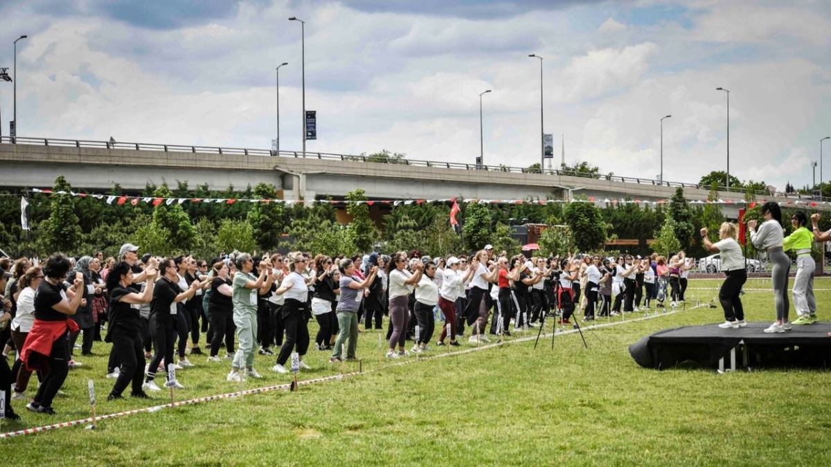 ABB'den rekor denemesi: Başkentli kadınlar Guinness için aerobikte buluştu