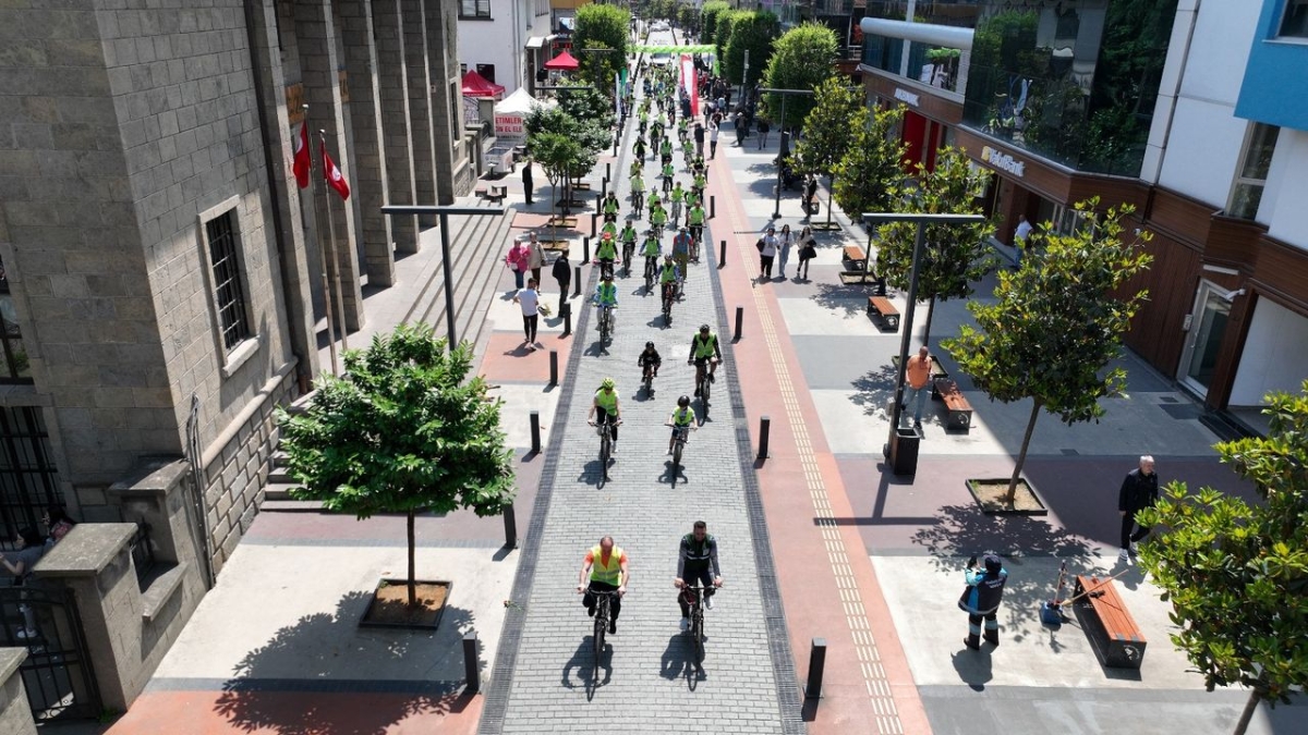 Trabzon'da pedallar sağlık için çevrildi
