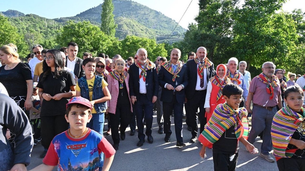 Isparta'da 400 yıllık kurban indirme geleneği sürdürülüyor