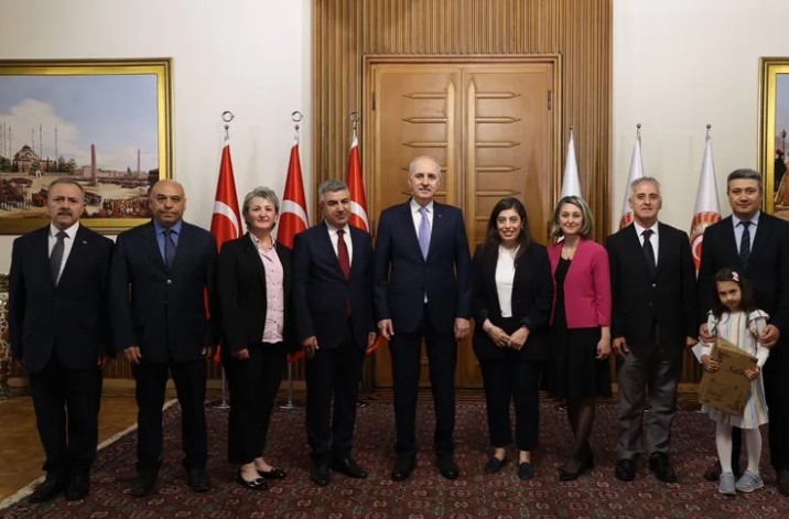 Kurtulmuş’tan TBMM Personeline Bayram Ziyareti








