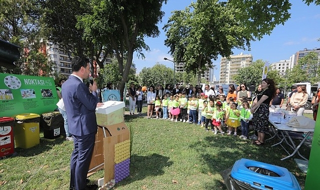 Bayraklı'da ‘Çevre Günü’ şenliği - Çocuklar çizdi, belediye çöp kamyonlarıyla ilçe sokaklarına taşıdı