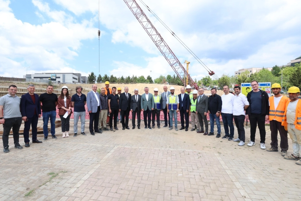 Umuttepe’de cami ve otopark projesi hızla ilerliyor