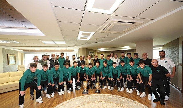 Kocaelispor'un şampiyon gençleri Büyükakın'a geldi