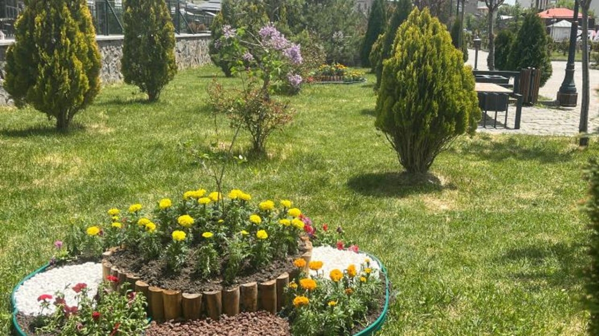 Kars İl Özel İdaresi'nden Bedesten bölgesinde yeni peyzaj çalışmaları