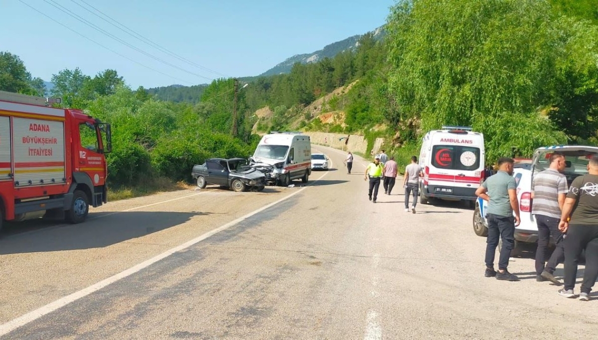 Adana'da feci kaza: Ambulansla otomobil çarpıştı