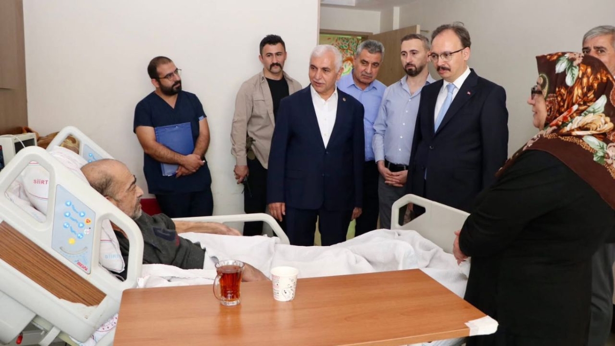 Vali Dr. Kemal Kızılkaya'dan hastalara moral ziyareti