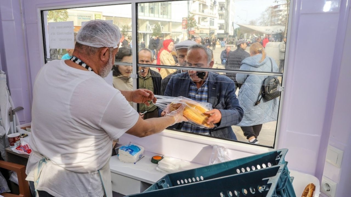 3.5 milyon ekmek vatandaşla buluştu