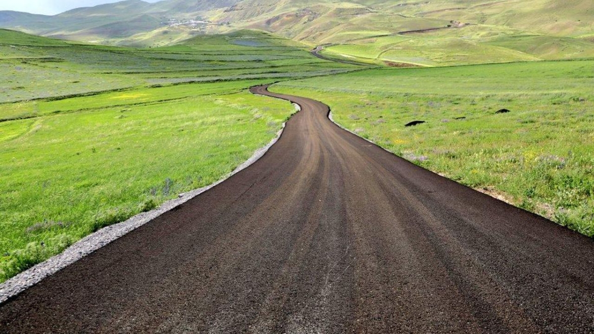 Kars Valisi Ziya Polat, Kağızman’daki yol çalışmasında; 