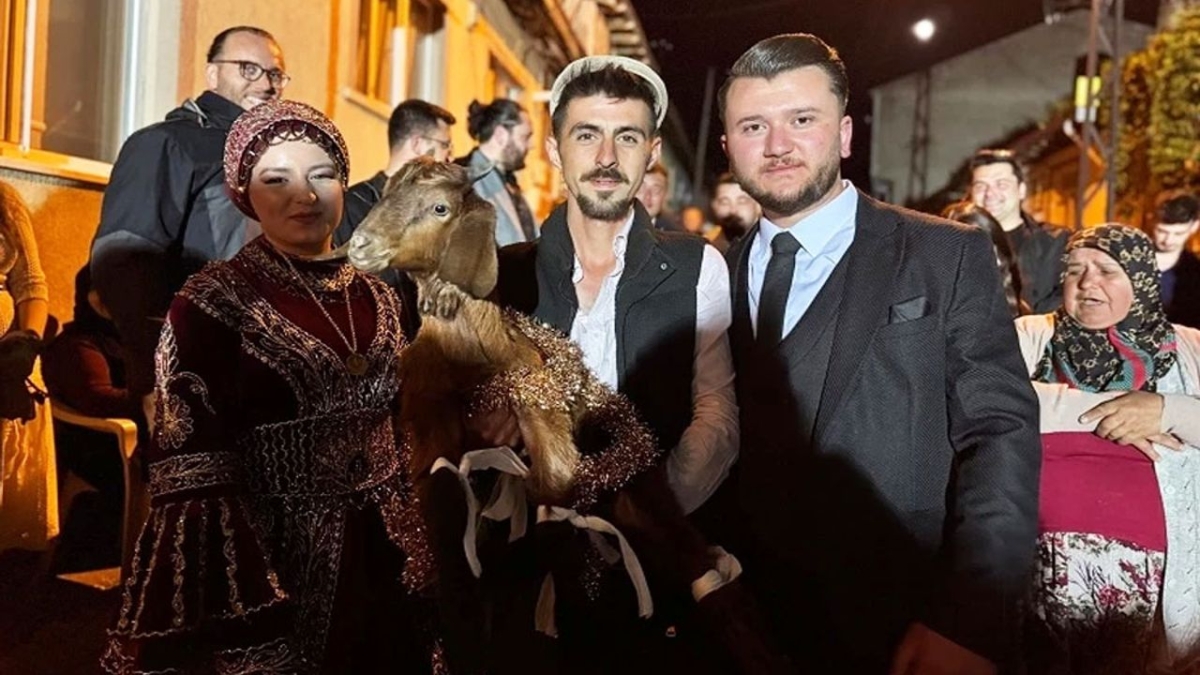 Bilecik Pazaryeri'nde gelenekler mizahla buluştu