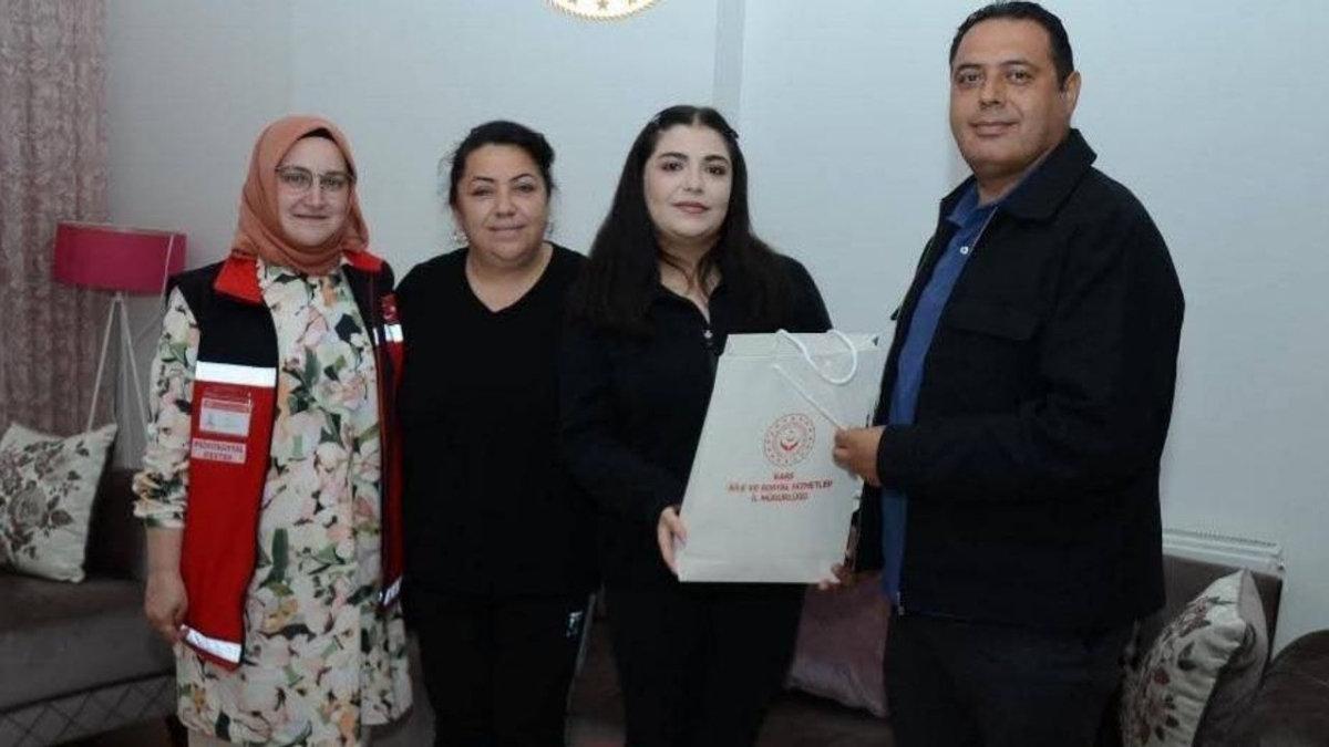 Kars Sosyal Hizmetler İl Müdürü Tosunoğlu'ndan Babalar Günü'nde anlamlı ziyaret