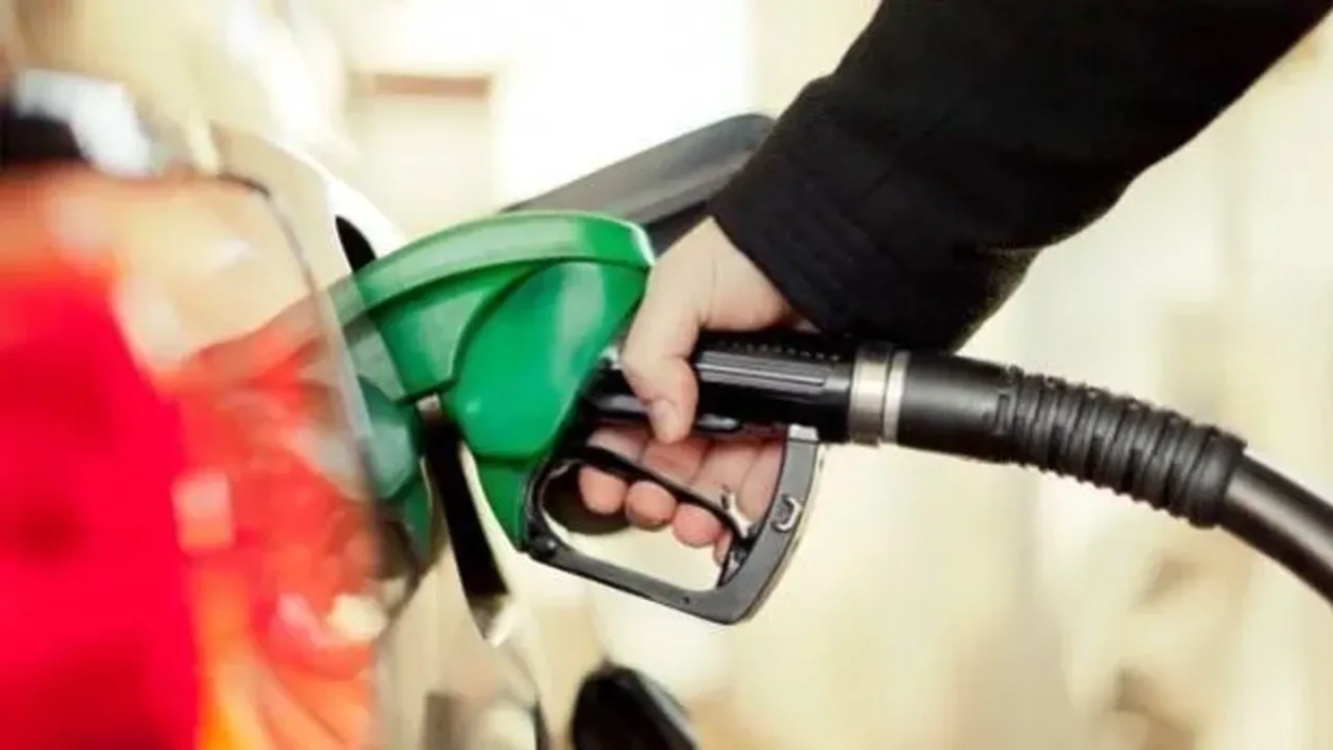 Akaryakıta çifte zam: Benzin ve motorin fiyatları yükseliyor