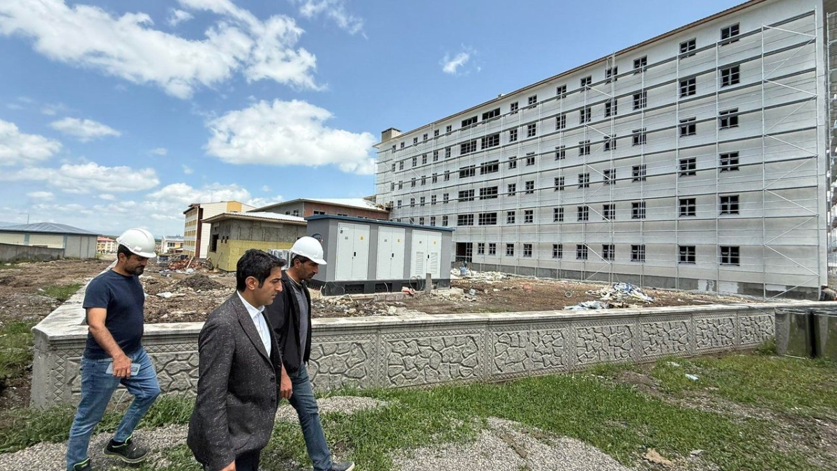 Kaymakam Enis Aslantatar, Sarıkamış’taki KYK yurdu inşaatını yerinde inceledi