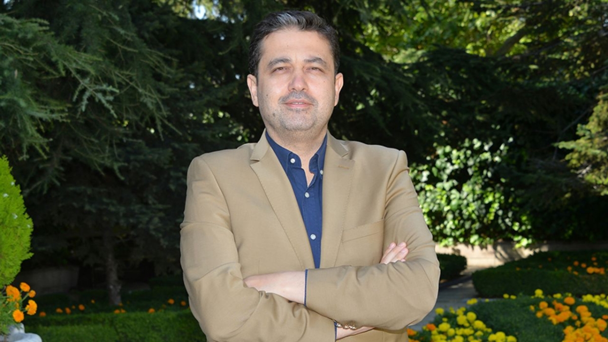 Av. Cüneyd Altıparmak: “15 Temmuz’u yeniden değerlendirmeli, savunma sanayine öncelik vermeliyiz”