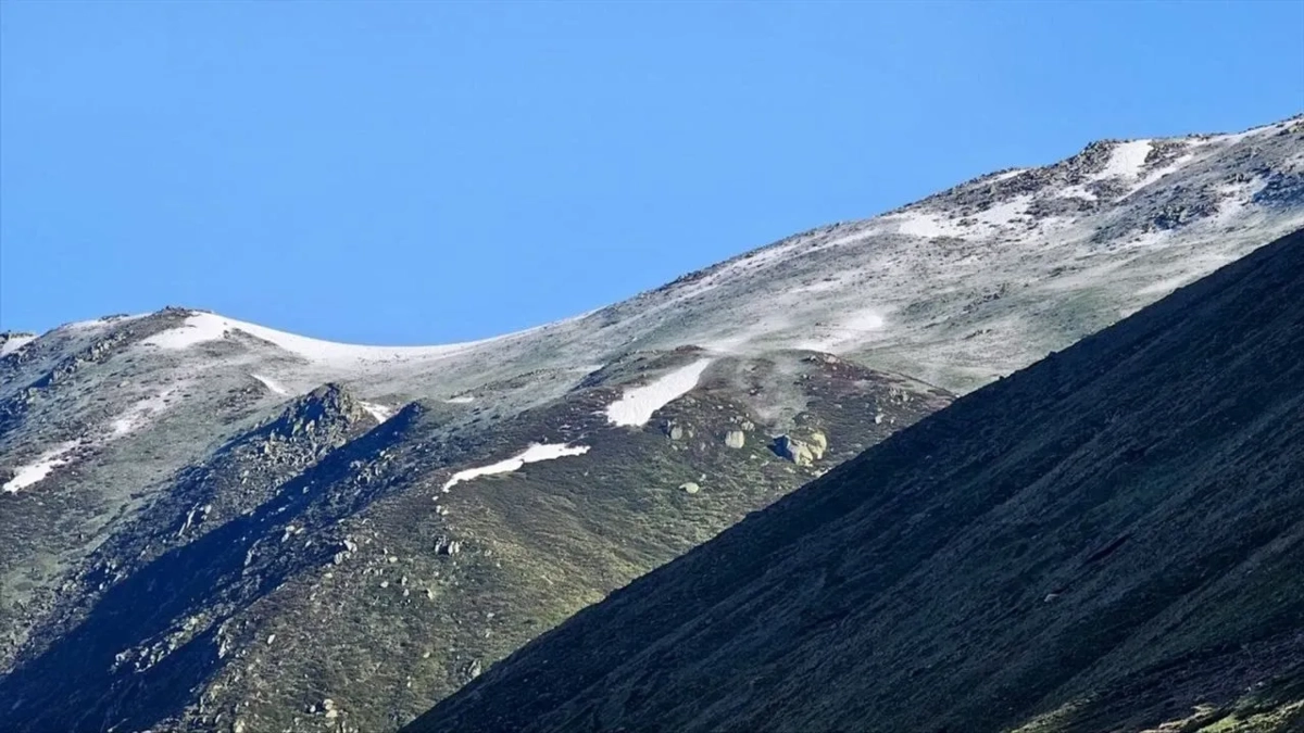 Rize'nin yaylaları haziranda beyaza büründü