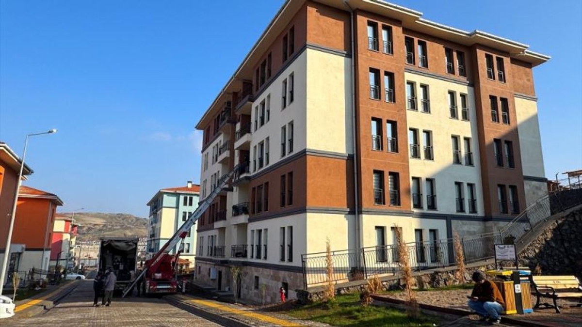 Deprem bölgesinde büyük teslimat: Yıl sonuna kadar 453 bin konut ve iş yeri teslim edilecek
