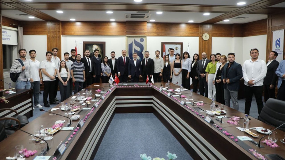 Bakan Yumaklı, ISUBÜ’yü ziyaret etti