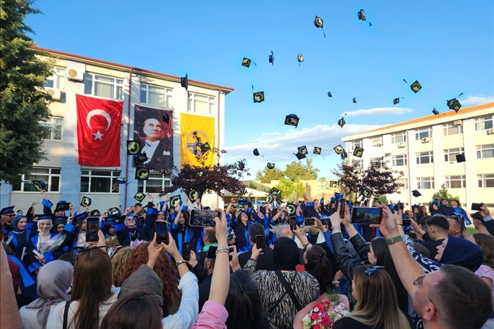 Edirne Keşan MYO'da mezuniyet coşkusu