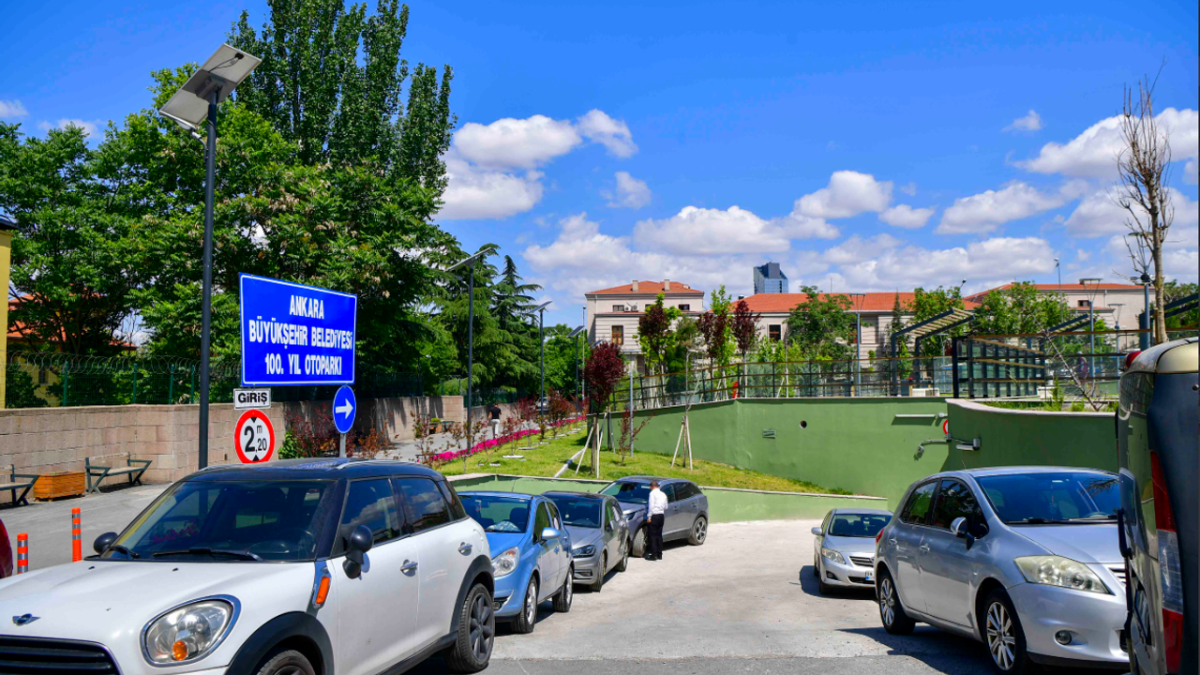 Üstü park altı otopark: Ulus 100. Yıl Kapalı Otoparkı açıldı