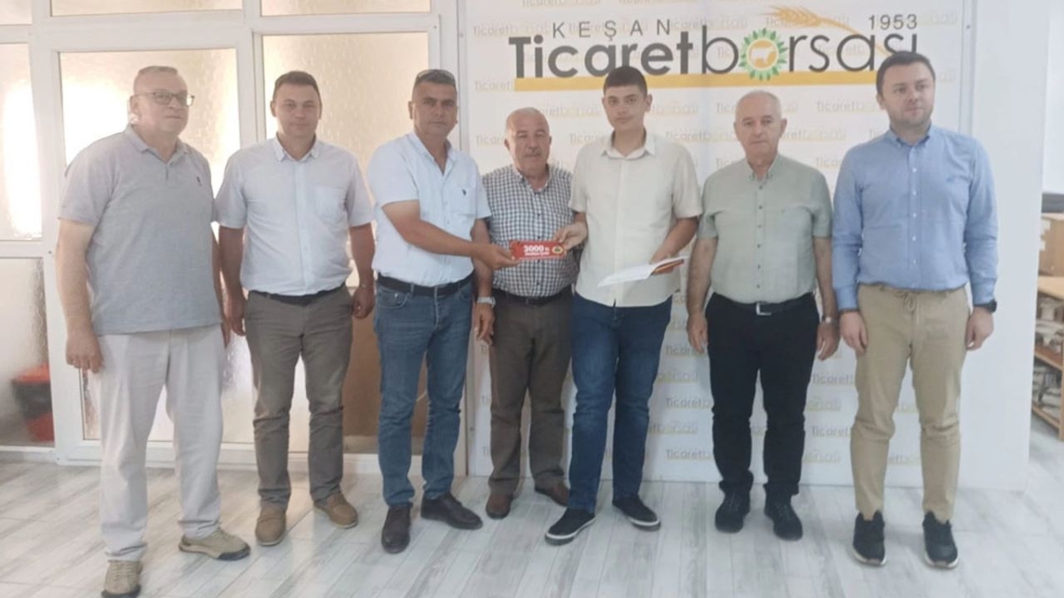Keşan’da yılın ilk buğday hasadı satışa sunuldu