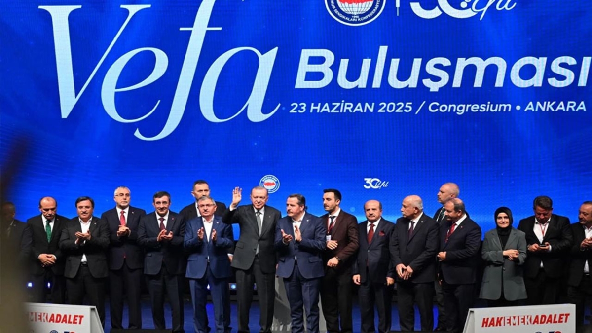 Erdoğan’dan Memur-Sen'e övgü: Milletin ve demokrasinin yanında saf tuttunuz
