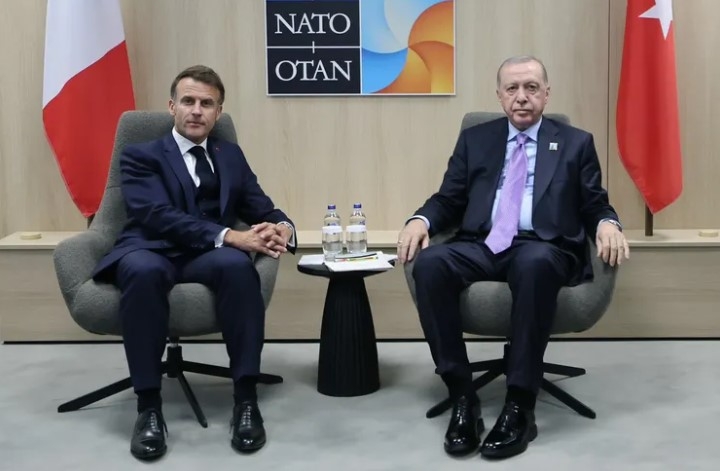 Erdoğan ile Macron'dan Lahey’de İkili ve Bölgesel Görüşme









