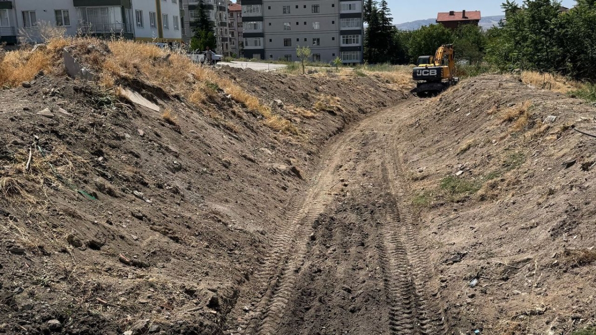 Beypazarı Hacıkara Mahallesi’nde taşkın riski taşıyan dere ıslah edildi