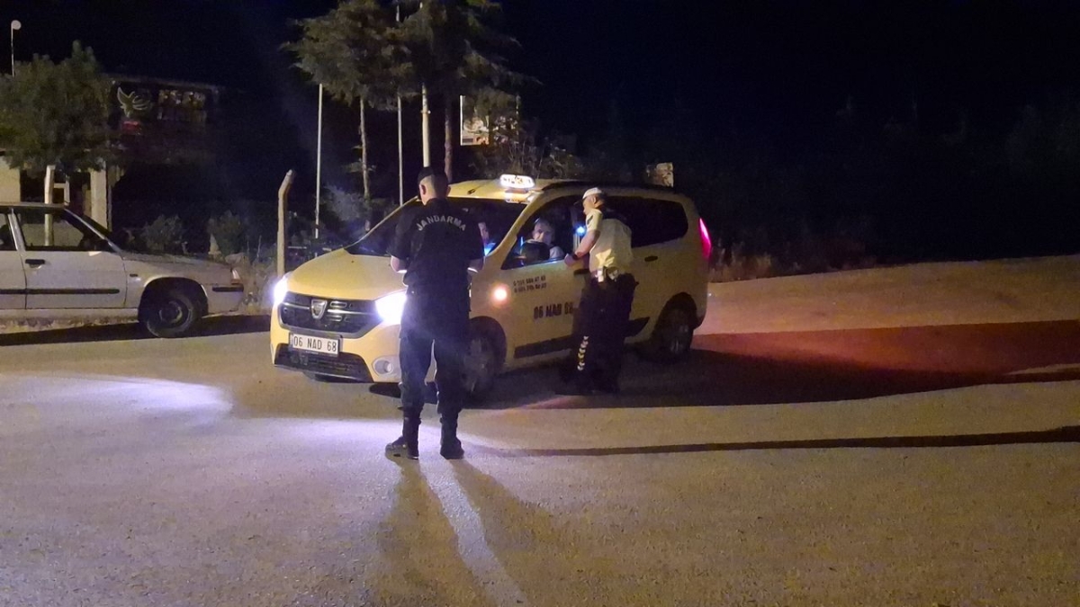 Beypazarı’nda jandarma ekiplerinden gece denetimi
