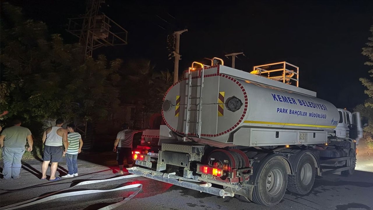 Kemer’de trafo yangını