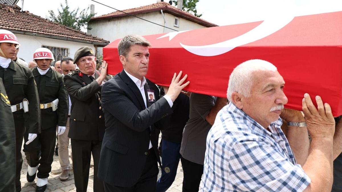 Vali Bakan, Kahraman Gazimize Son Görevini Yerine Getirdi