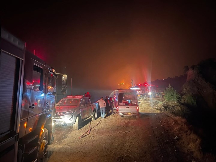 Denizli Büyükşehir İtfaiyesi’nden İzmir ve Manisa’ya Yangın Desteği