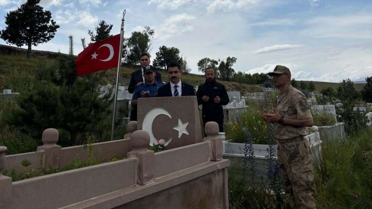Susuz Kaymakamı Muhammed Emin Tutal'dan Şehit Ailesine Anlamlı Ziyaret