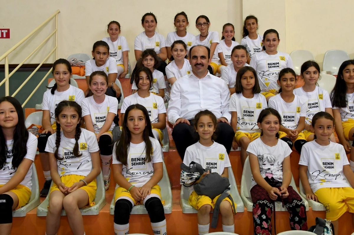 Konya'da Başkan Altay’dan yaz spor okulları için 28 ilçeye davet