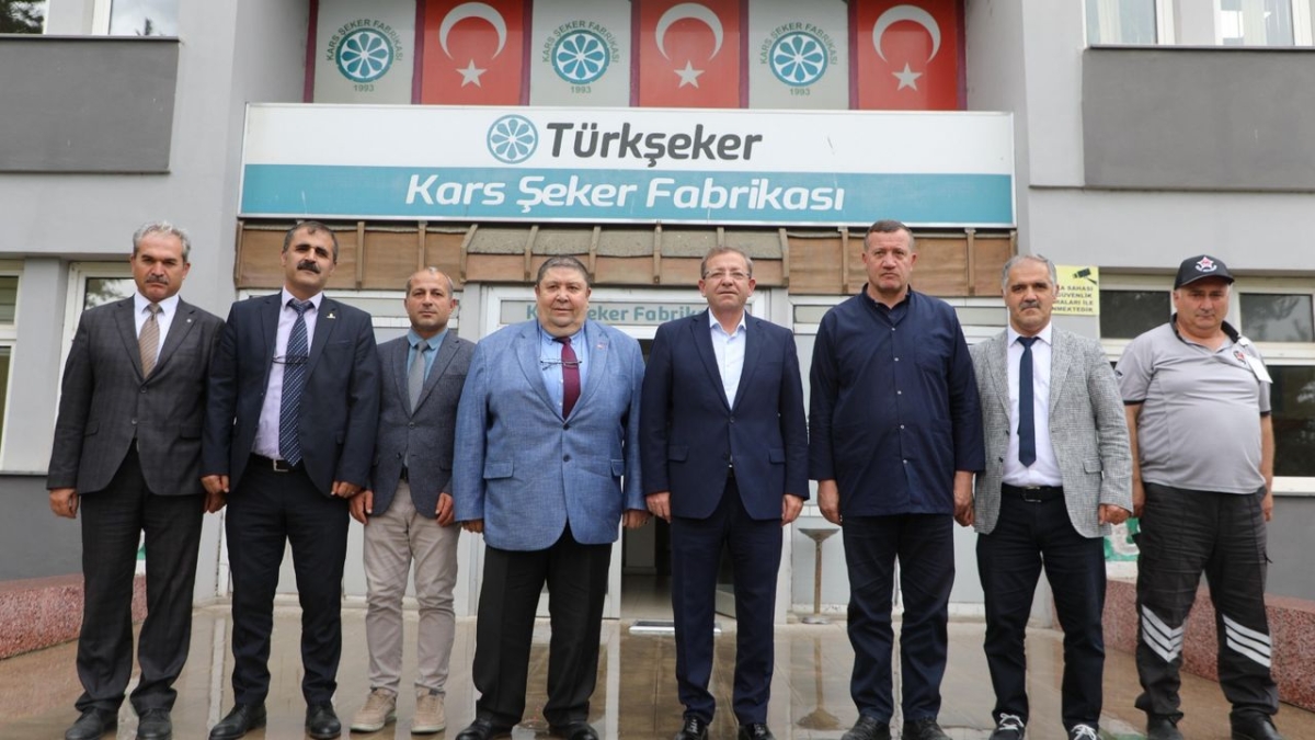 Vali Ziya Polat Kars şeker fabrikasını ziyaret etti