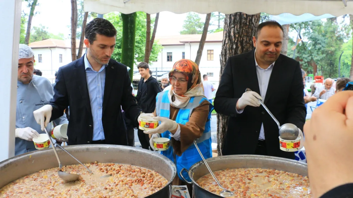 Erbaa'da 2 bin kişiye aşure ikram edildi