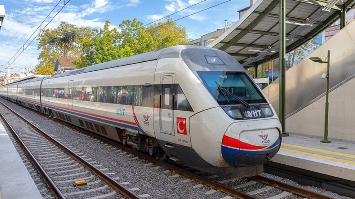 Yaz tatilinde YHT seferleri artıyor: Ankara-Eskişehir ve Ankara-Sivas hatlarına ek sefer