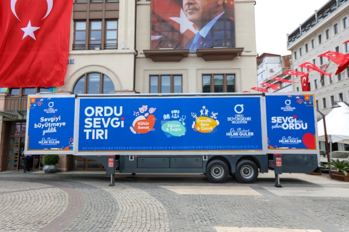 Sevgi Tırı Yollara Çıkıyor