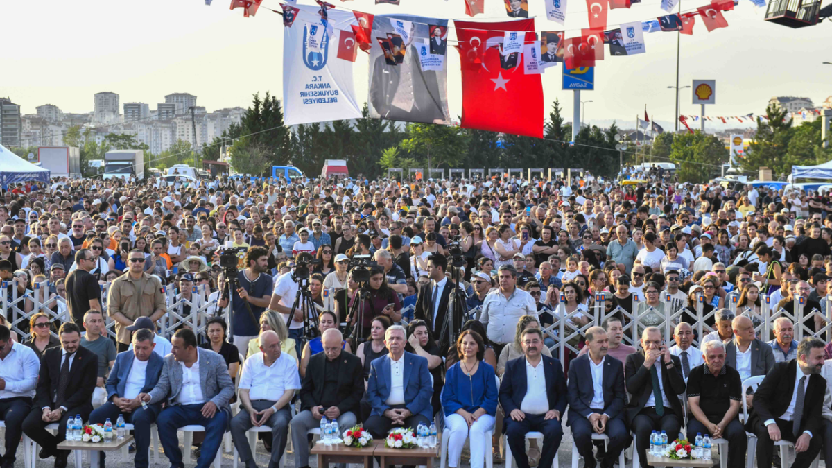 Başkentliler ABB'nin “Birlik Aşı Aşure” etkinliğinde buluştu: Yavaş'tan 2 adet cemevi müjdesi