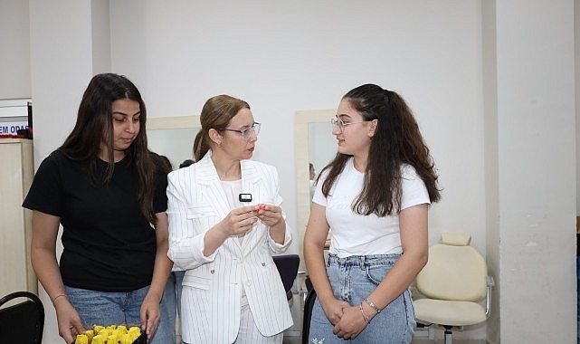 Başkan Vekili Abiş'ten KO-MEK yaz kurslarına ziyaret