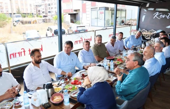 Büyükgöz, Barış Mahallesi Esnafıyla Bir Araya Geldi

