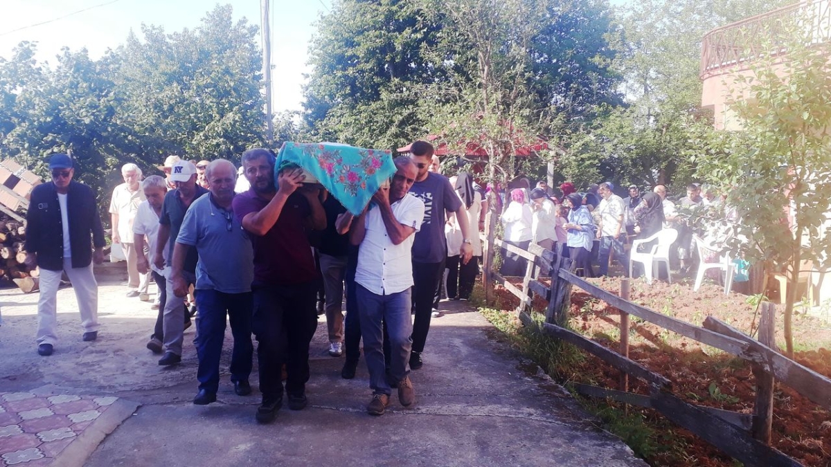 Şehit Uzm. Çvş. Hüseyin Çatalbaş’ın Annesi Elmas Çatalbaş son yolculuğuna uğurlandı