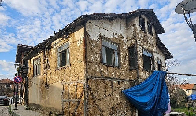 Gölcük'te Korunması Gereken Kültür Varlığı Binanın Restorasyonu Devam Ediyor