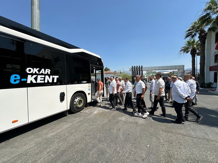 Muhtarlar Elektrikli Otobüsle İlk Denemeyi Yaptı
