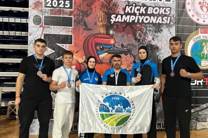 Sakarya’nın Kick Boksçuları Zirveyi Bırakmadı

